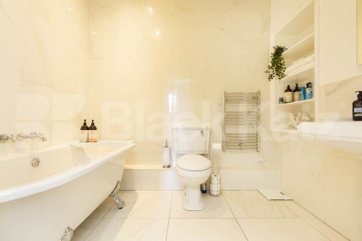Super spacious two bed two bath apartment by Camden High St & Tube  Pratt Street, Camden